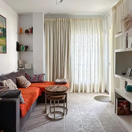 La Perla, Cristianos *