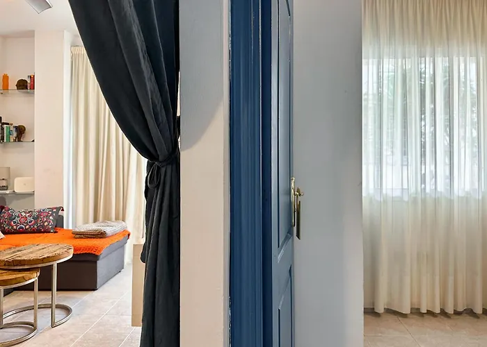 La Perla, Cristianos