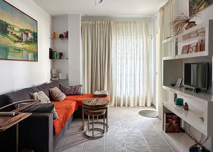 La Perla, Cristianos *